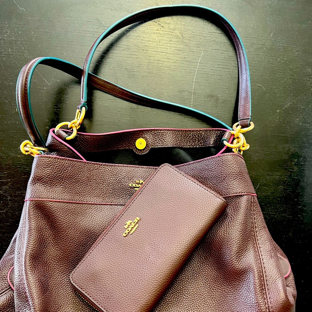 Coach purse and matching wallet. Gorgeous!